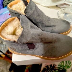 Uggs size 8 new w/o tags.